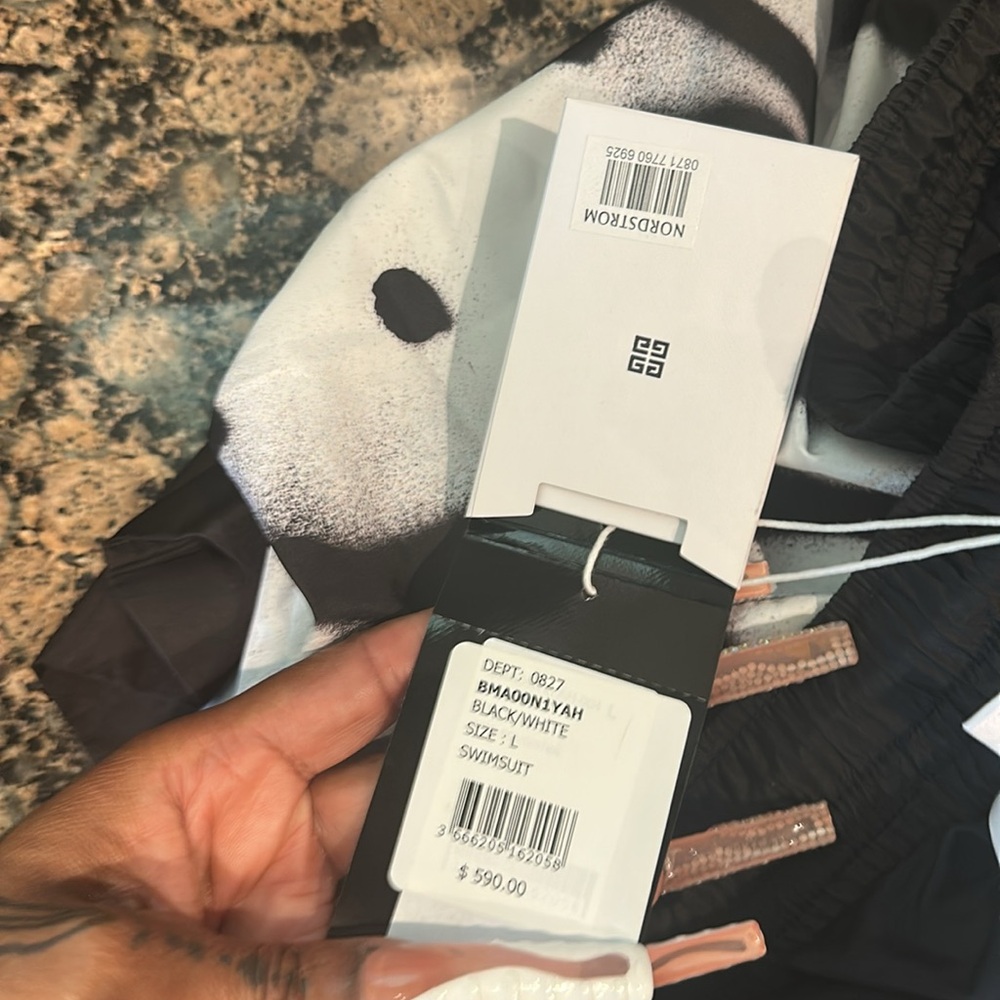 New💕Givenchy men Black and White swim trunks Graphic Shorts - Picture 8 of 8